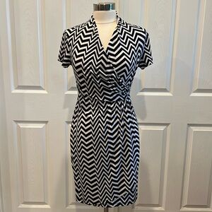 ENFOCUS STUDIO Chevron Striped Dress Black and White